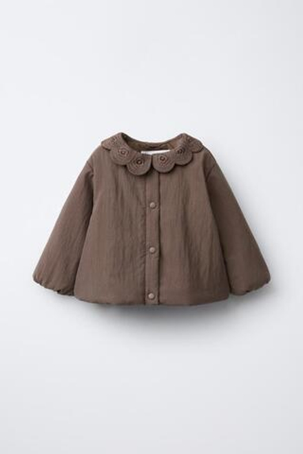 ZARA СТЕГАНАЯ КУРТКА С ВОРОТНИКОМ ИЗ КРУЖЕВА КРОШЕ, ФИОЛЕТОВЫЙ