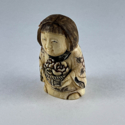 Статуэтка нэцкэ Гейша с корзиной волшебных цветов