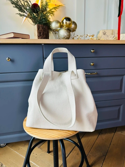 Женская сумка-шоппер из натуральной кожи белого цвета