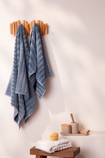 Полотенце банное waves белого цвета из коллекции essential, 70х140 см