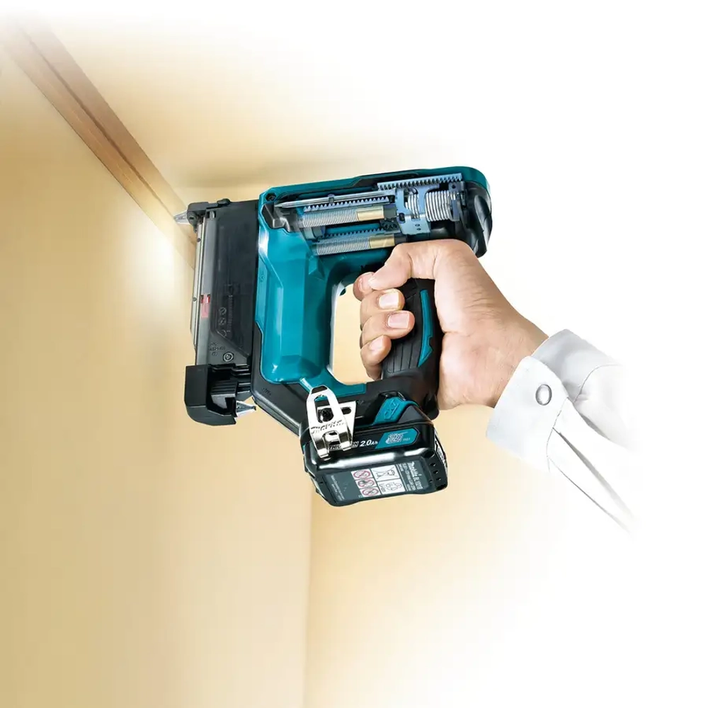 Аккумуляторный гвоздезабиватель Makita PT354DZ