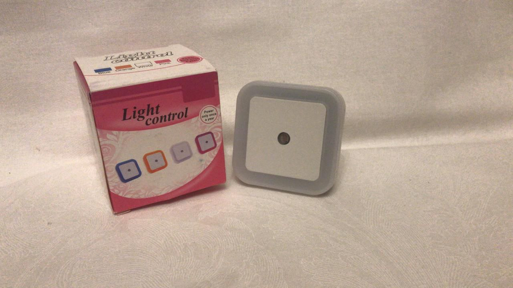 Ночник светодиодный Квадрат с датчиком освещенности белый