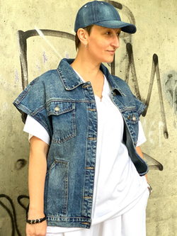 Джинсовый жилет Oversize  / обхват груди до 135 см