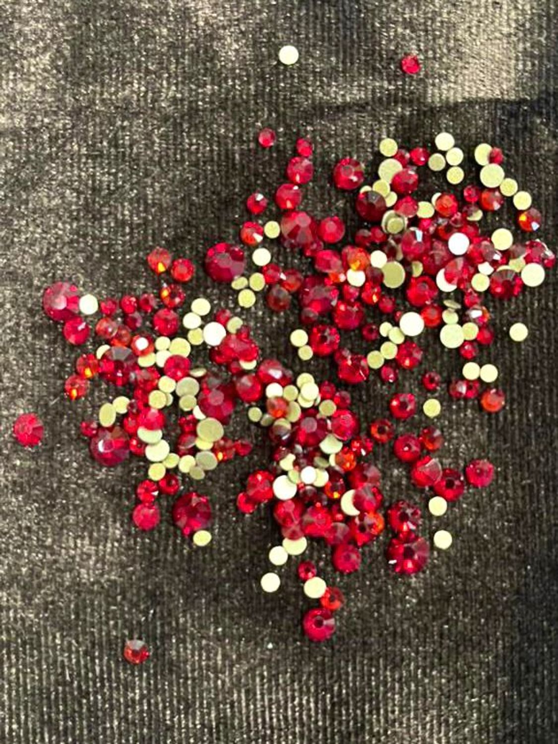 Стеклянные стразы  (размер микс) 1140шт, цвет бордо