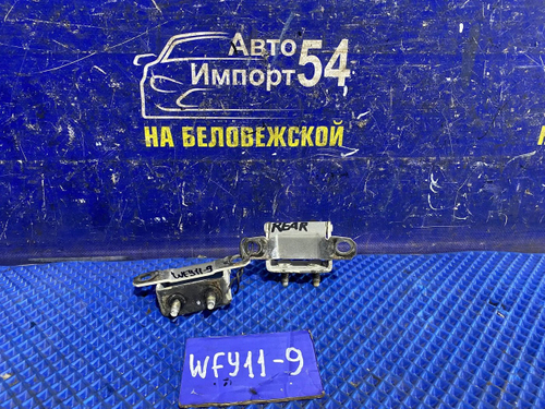 Петля багажника NISSAN WINGROAD 2000