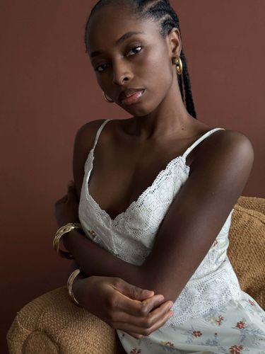 Бежевое платье комбинация с цветочным принтом