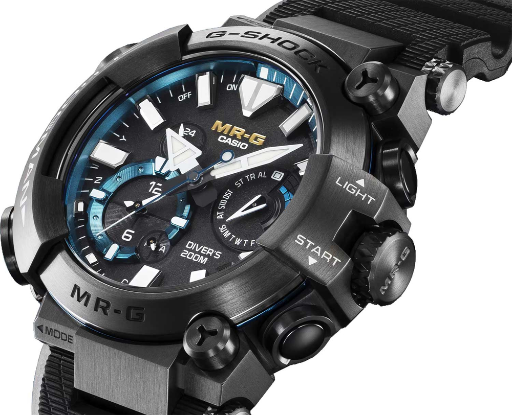 Часы Casio MRG-BF1000R-1A
