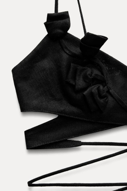 ZARA УКОРОЧЕННЫЙ ТОП ВНАХЛЕСТ С ЦВЕТОЧНЫМ ПРИНТОМ, ЧЕРНЫЙ