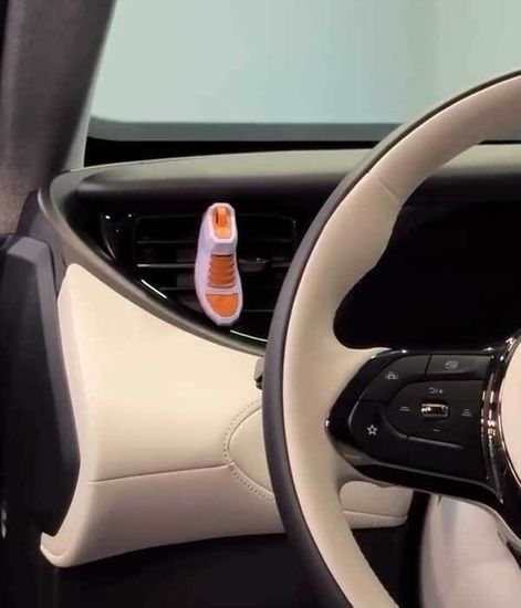 Лондон, дизайнерский ароматизатор для автомобиля London NETROshoe, Vinove