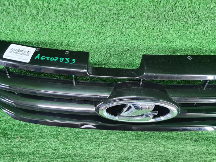 Решетка радиатора Lada Vesta (2015-н.в.)