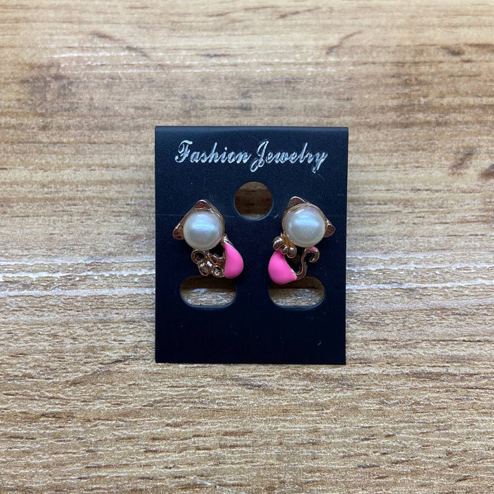 Серьги Small Кошка жемчужинка эмаль цветная цвет розовый металл золотистый