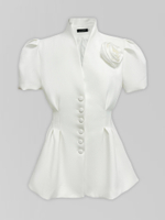 Костюм Diversiya из приталенного пиджака с розой на пуговицах и короткой плиссированной юбки на резинке