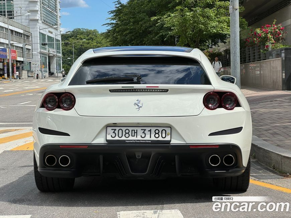 Ferrari GTC4 Lusso T 3.9 V8 (09.2019)