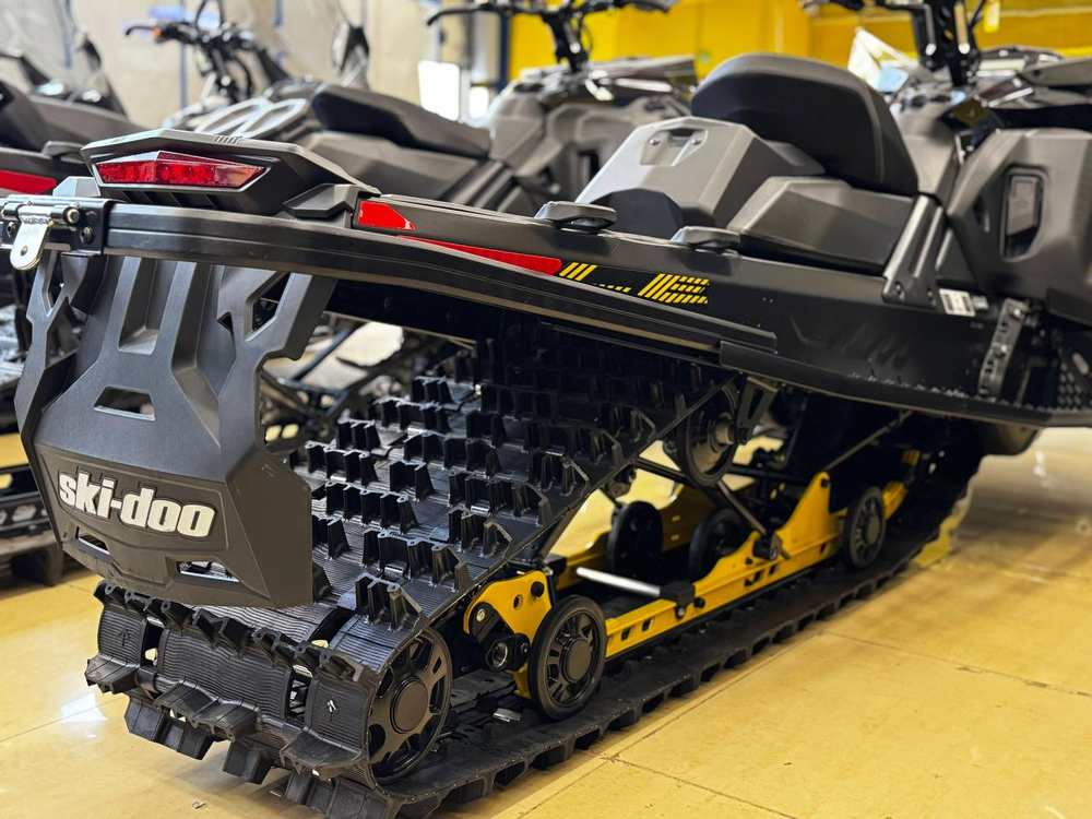 Снегоход BRP Ski Doo Tundra LE 600 Ace