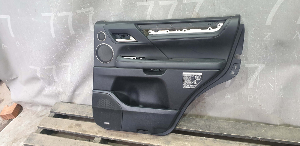 Обшивка правой задней двери Lexus LX 3 (LX 570) 15-21 Б/У Оригинал 6760360190