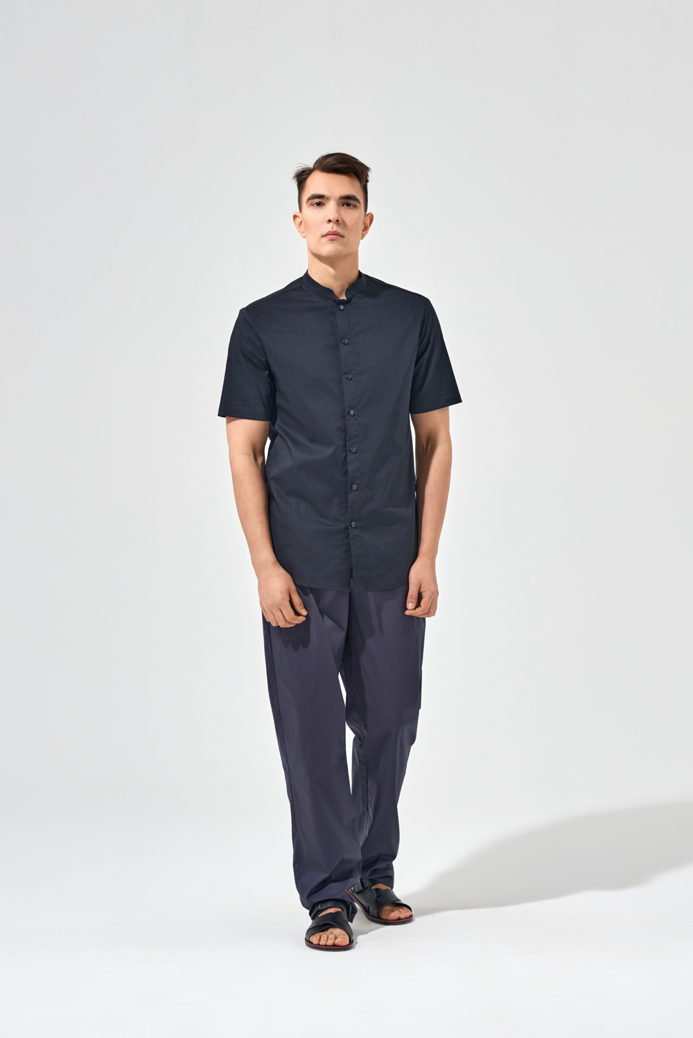 Китель с прямой застежкой черная, короткий рукав