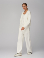 Женский трикотажный костюм-тройка белый с кардиганом