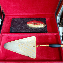 Подарок строителю "Мастерок"  большой на долерите с фианитами