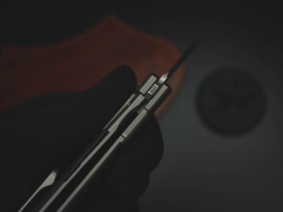 Складной нож Boker 01BO613 Urban Trapper Premium CF c клинком из стали Böhler M390 Microclean®, рукоять титан / карбон