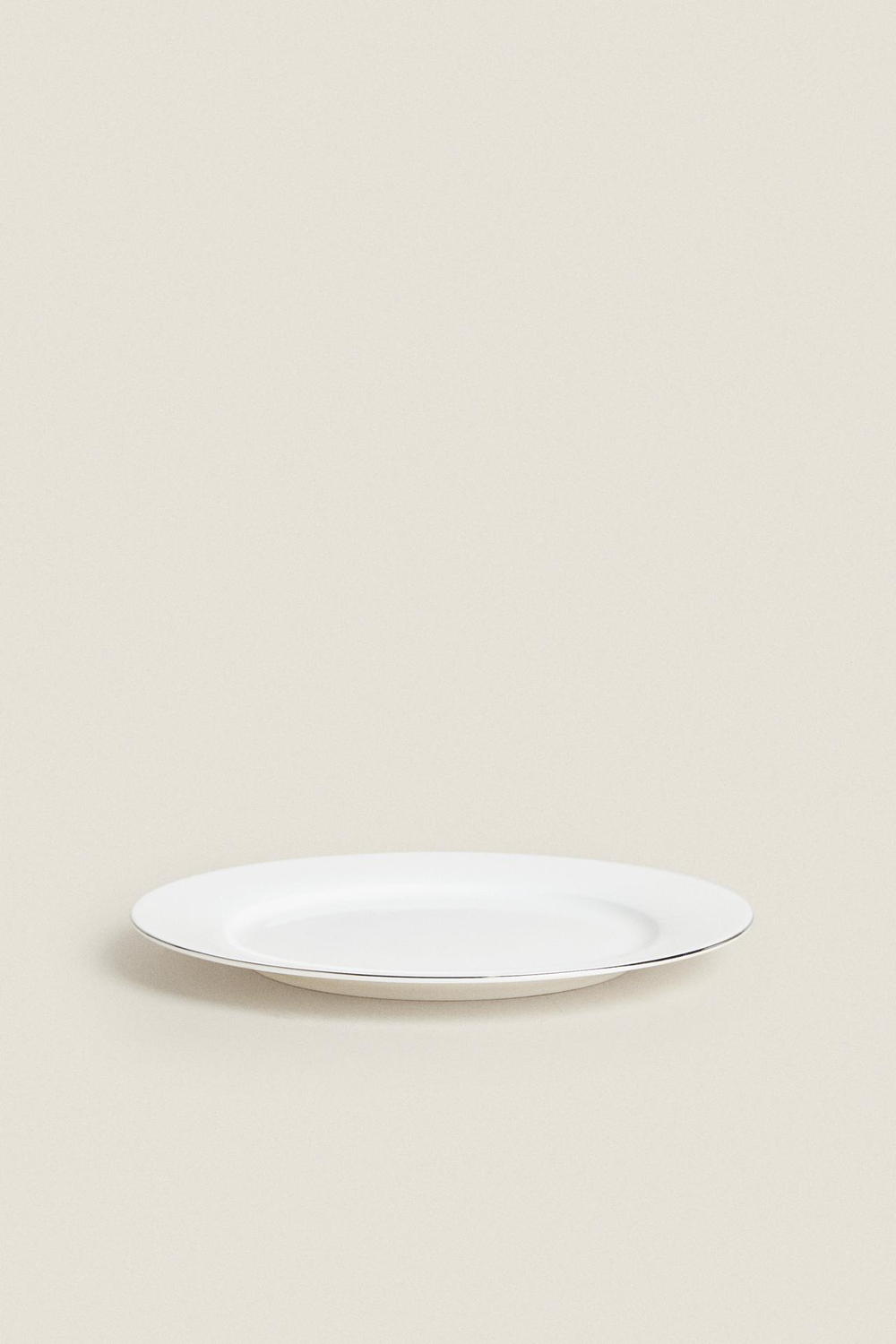 ZARA HOME ТАРЕЛКА ИЗ КОСТЯНОГО ФАРФОРА С КОНТРАСТНОЙ КРОМКОЙ, СЕРЕБРО