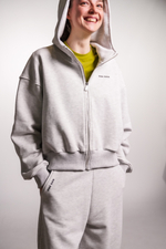 Худи на молнии укороченная из светло-серого футера меланж, без начеса