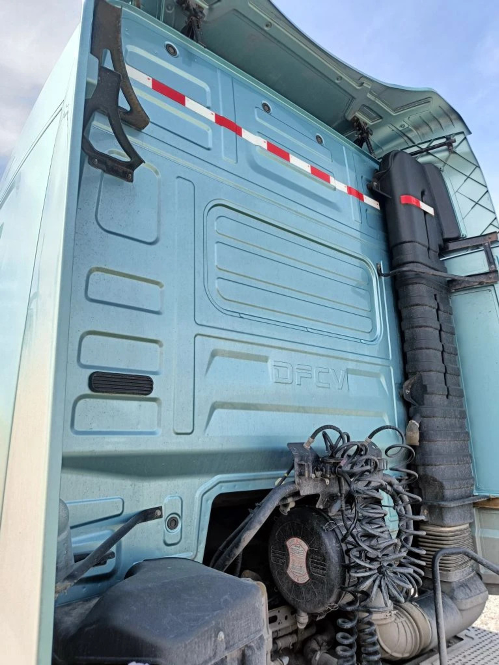 DongFeng DFH 4x2 Седельный тягач DFH4180 (Дизельный, 13,5 л, 518 л.с., АТ)