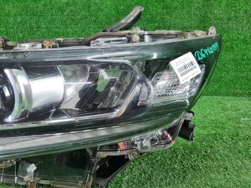 Битая Фара левая Toyota Land Cruiser Prado 150 (2017-н.в.) LED