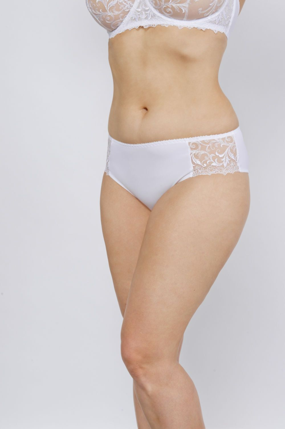 Трусы-бразилиана с кружевной отделкой (Размер: 48) (Цвет: пудровый)