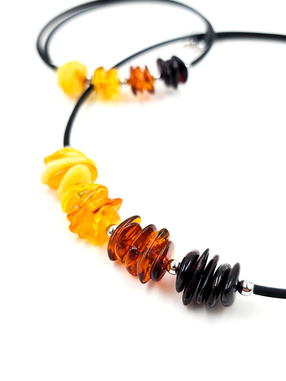 Комплект из чокера и браслета. Натуральный цельный янтарь