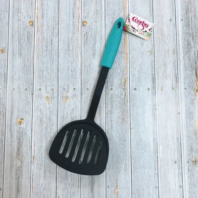 Лопатка кухонная пластиковая с прорезями «Гурман» широкая