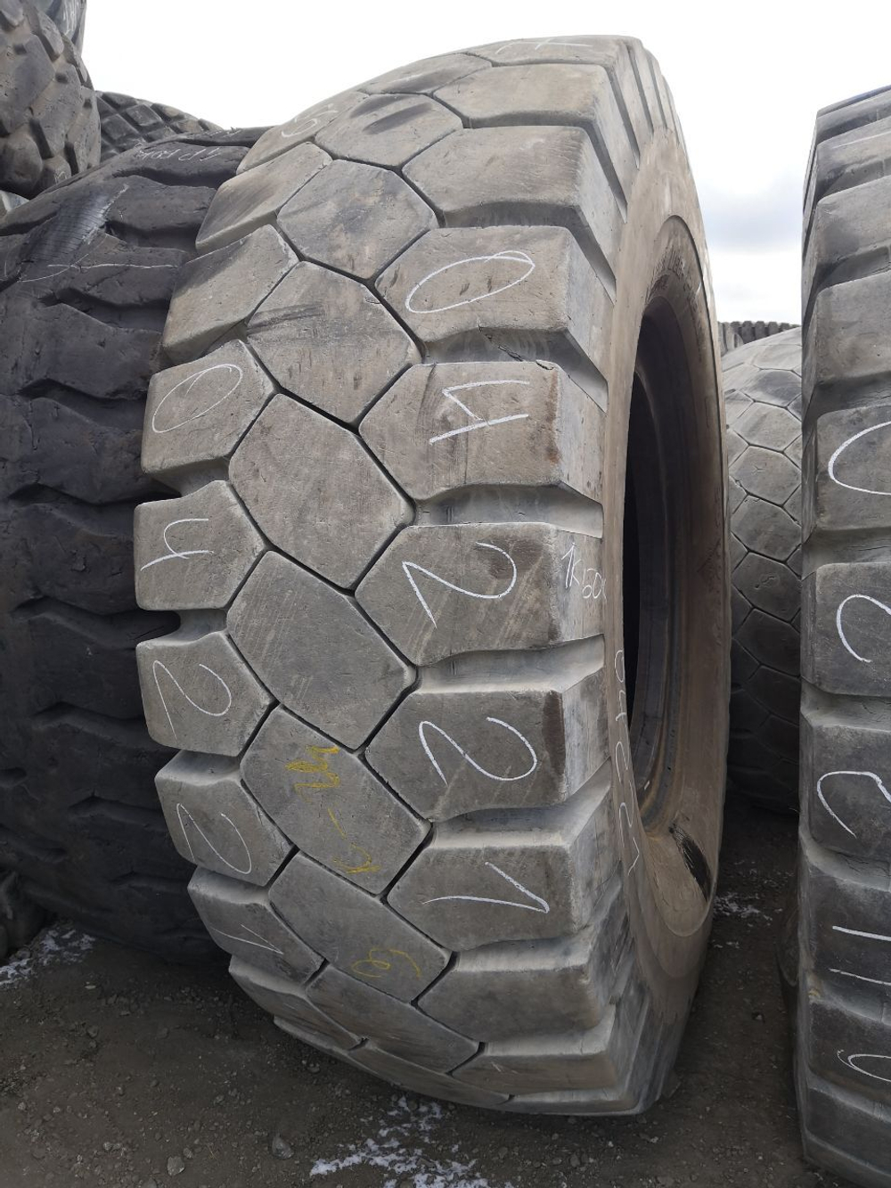 33.00R51 Bridgestone VRDP шина б/у