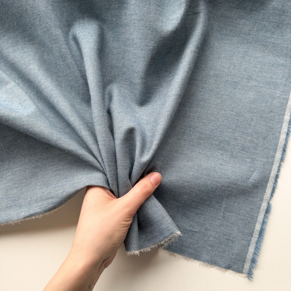 Тонкая рубашечная джинса Голубая