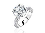 Кольцо с лабораторно-выращенным бриллиантом массой 5 ct и обсыпкой паве по шинке