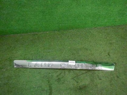 Накладка крышки багажника Land Cruiser 200 (07-15)