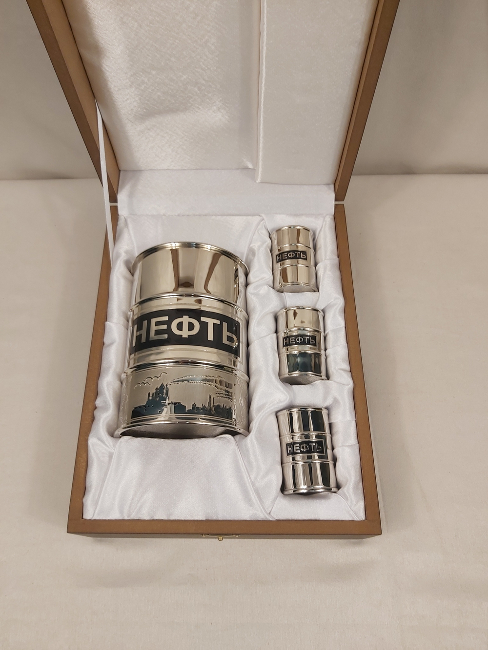 Подарочный набор со штофом "Подарок нефтянику"