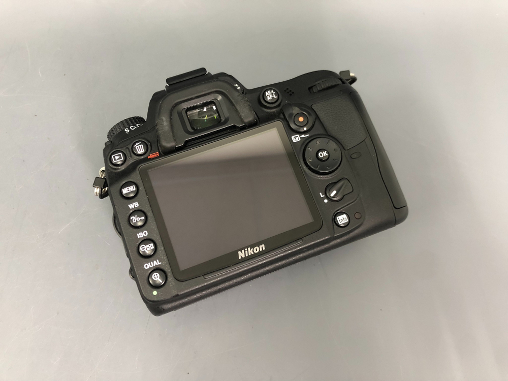 Nikon D7000 + kit 18-55mm 3.5-5.6G VR 5.600 кадров