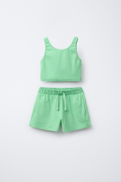 ZARA КОМПЛЕКТ ИЗ ФУТБОЛКИ И ШОРТОВ-БЕРМУДОВ В РУБЧИК HEAVY, ЗЕЛЕНЫЙ