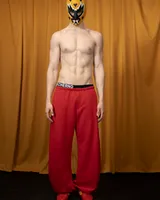 Красные брюки 