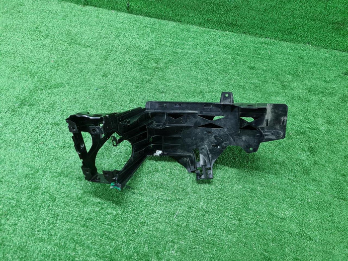 Кронштейн фары левый BMW 5er F10 F11 (2009-2017)