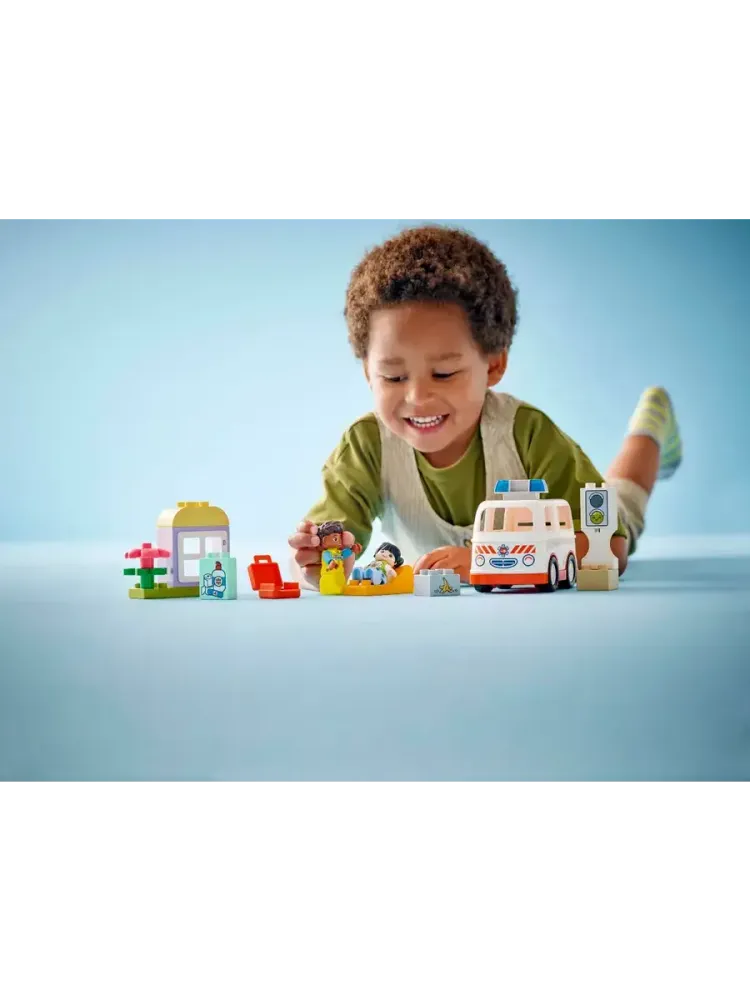 Конструктор DUPLO 10447 Машина скорой помощи с водителем