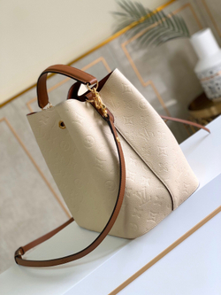 Louis Vuitton NeoNoe MM