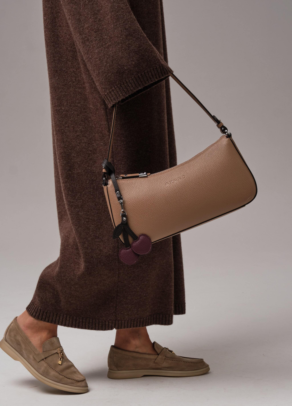 Кожаная сумка багет кросс-боди коричневый капучино