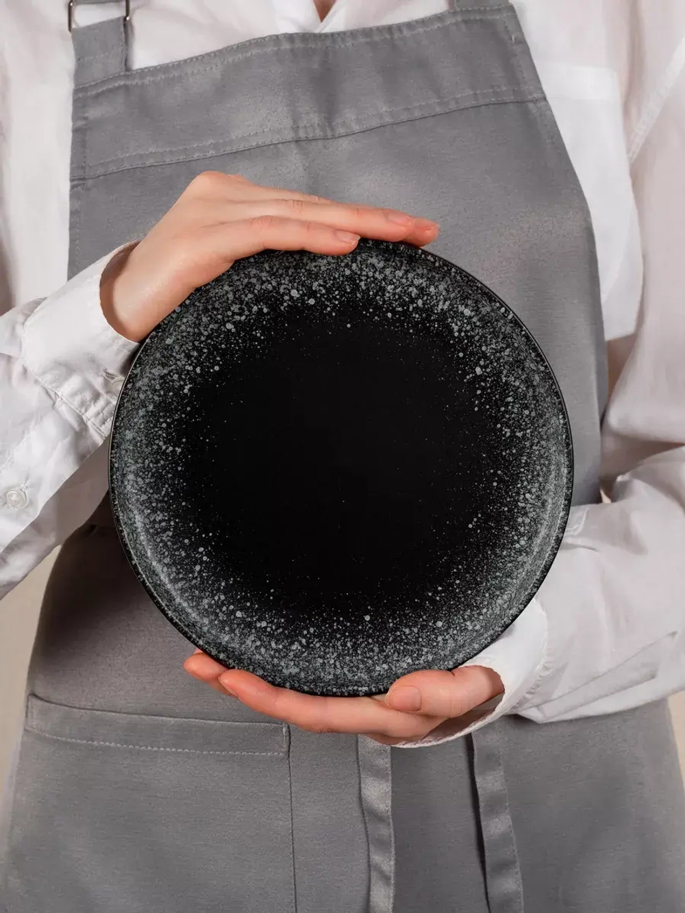 Набор посуды 2 тарелки плоские черные с бортиком 20 см