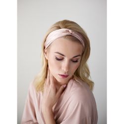 Повязка для волос из натурального шелка цвета пыльной розы из коллекции Essential
