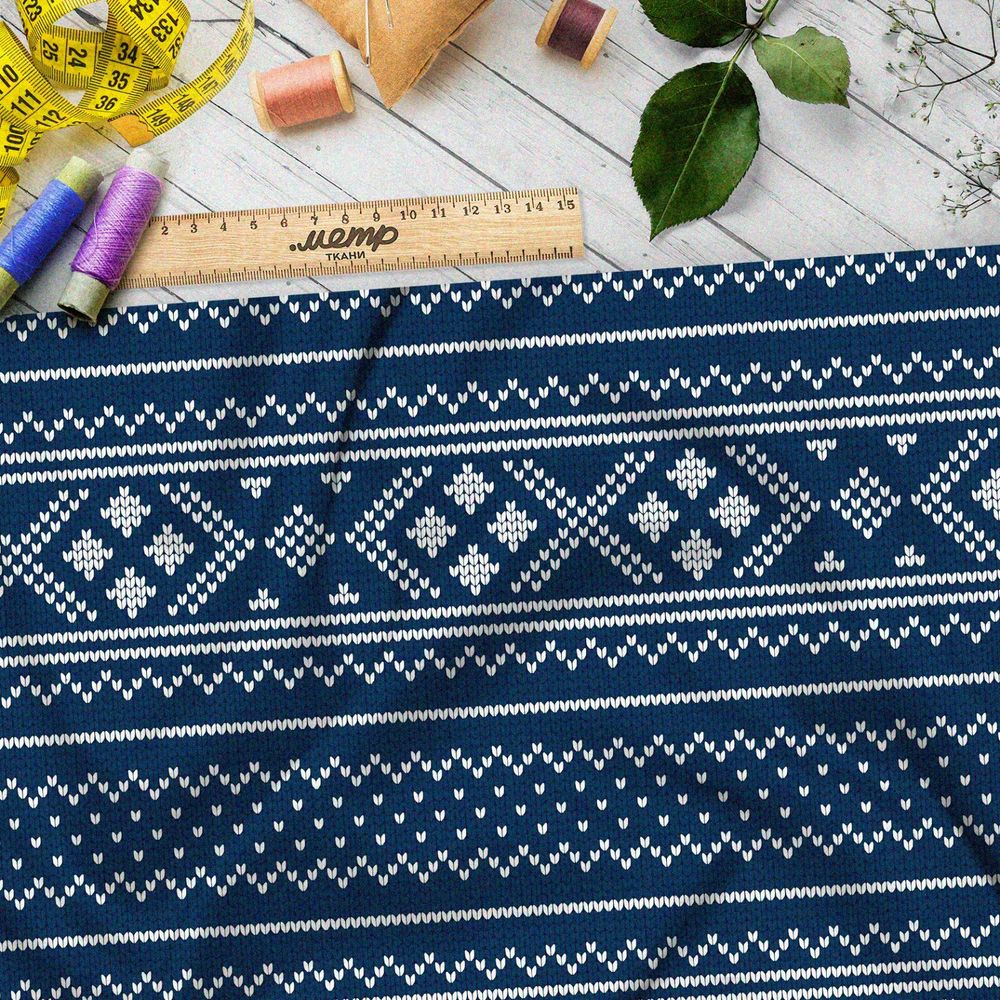 Ткань ниагара белая полосатая вышивка на синем свитере
