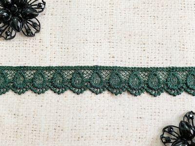 Кружево плетеное, ш. 2-2,2 см.