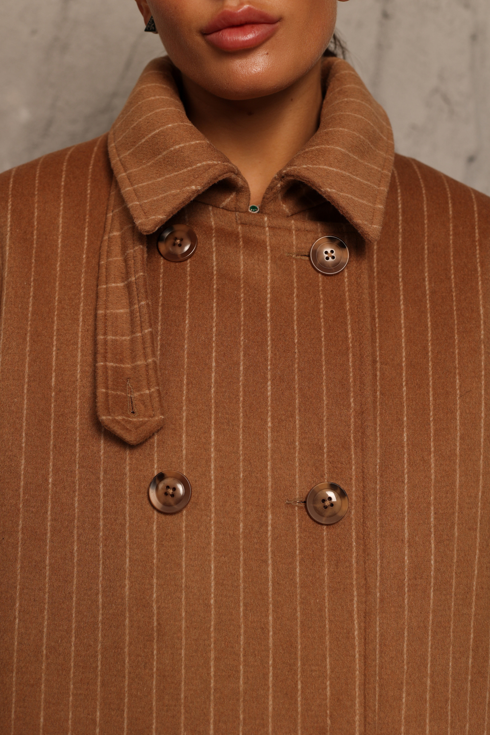 Двубортное пальто