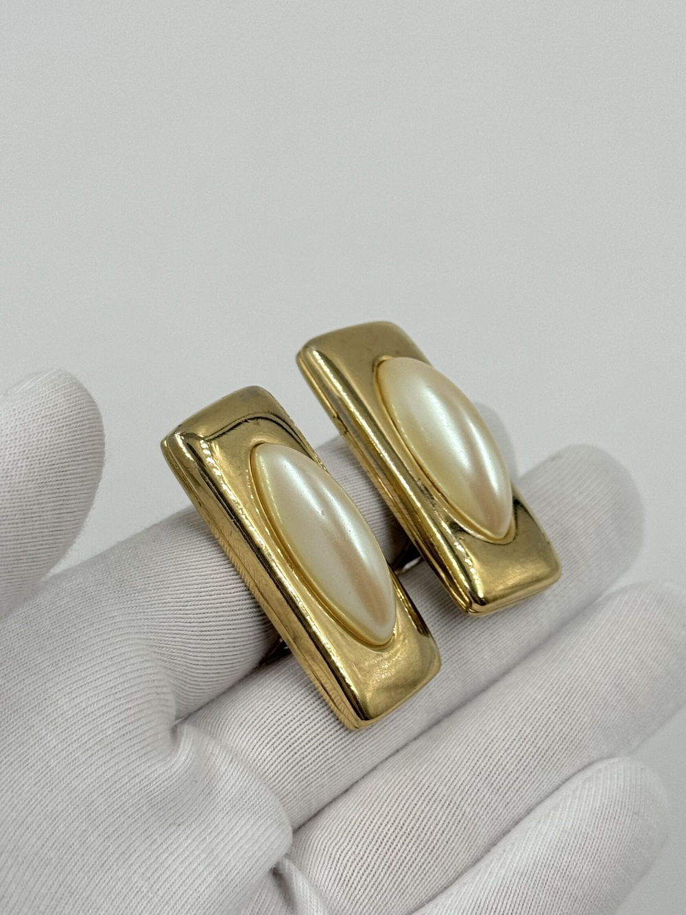 Клипсы прямоугольные с «жемчугом» Givenchy