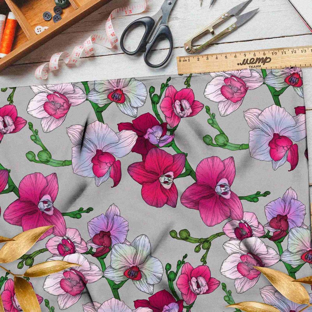 Ткань атлас контрастные цветочки на сером