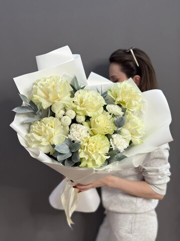 Авторский букет в белой гамме